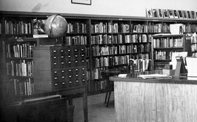 Interior de la Biblioteca Visitacion Valley, 1970