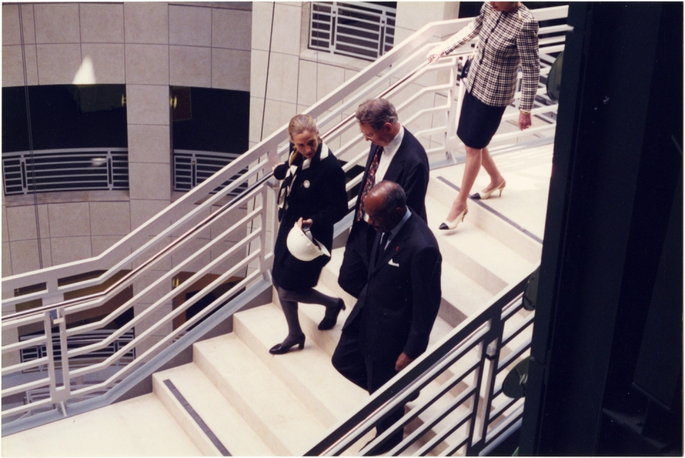 Architect Cathy Simon, City Librarian Kenneth Dowlin and Mayor Willie Brown, 1996.
